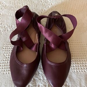 Genuine leather Taryn Rose strappy ballet flats in Burgundy, size 6